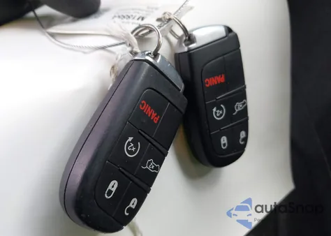 2021 Jeep Grand Cherokee Laredo X 4X4 из США, поврежденный, VIN 1C4RJFAG5MC536353